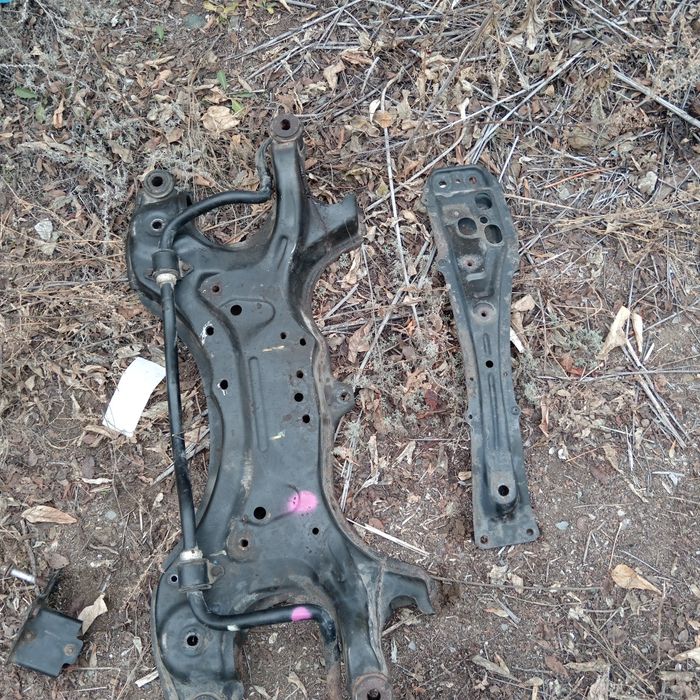 Подрамник балка авенсис