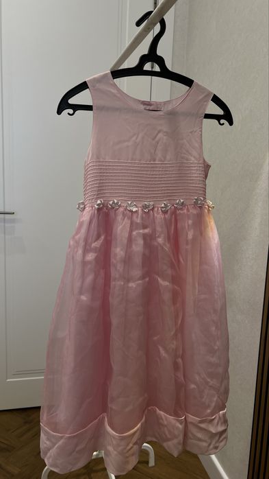 Продам нарядное платье для девочки