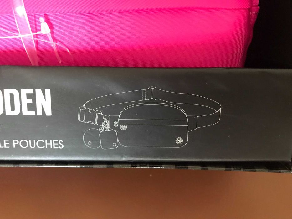 Нов,оригинален комплект  чанта-колан с 2 портмонета
Steve Madden