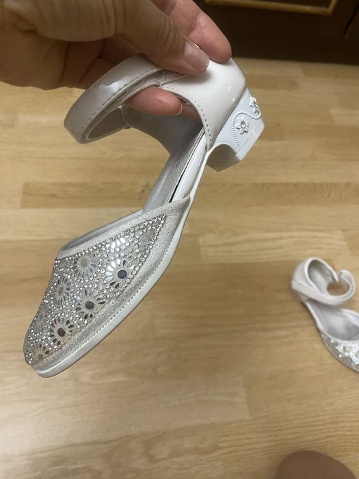 Продам туфельки в идеальном состоянит