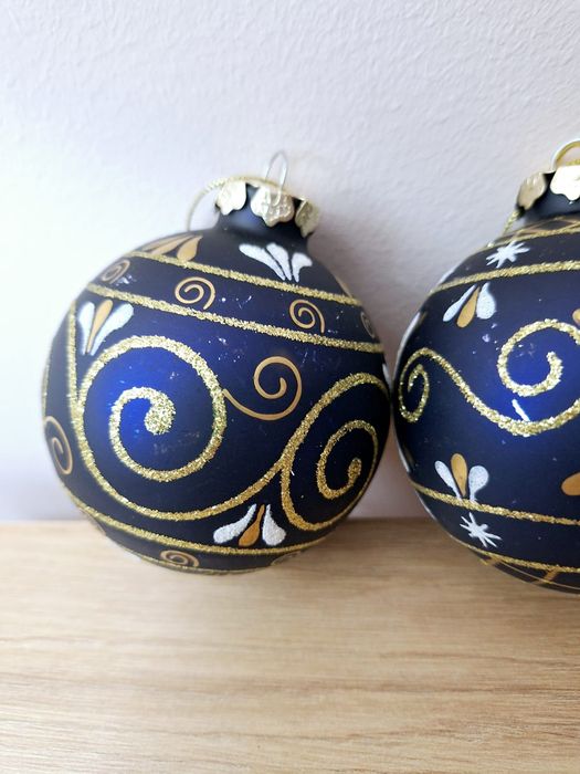 Globuri vechi pictate manual