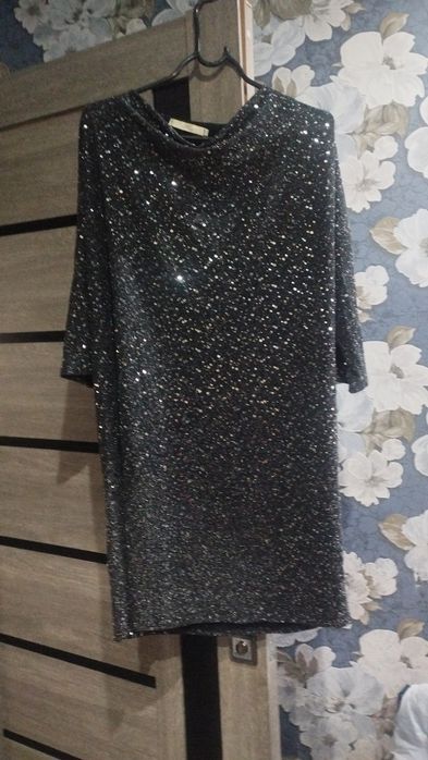 Платье нарядное блестящее