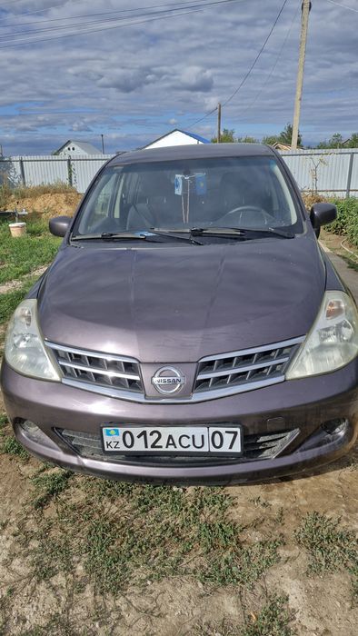 Продам машину ниссан тиида