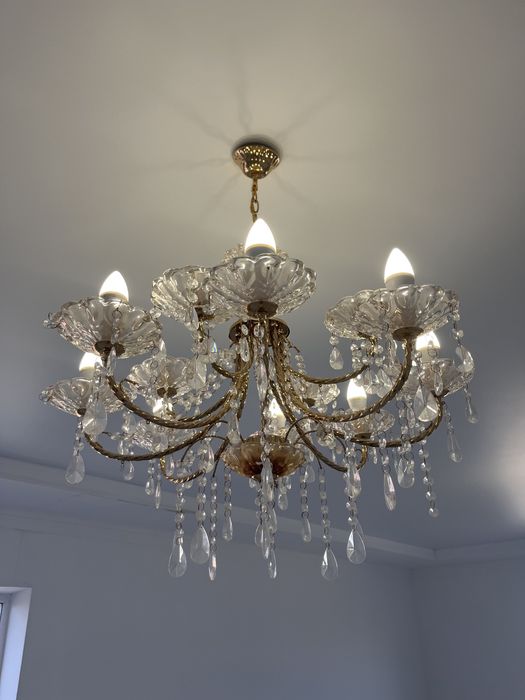 Продам люстра в отличном состояние