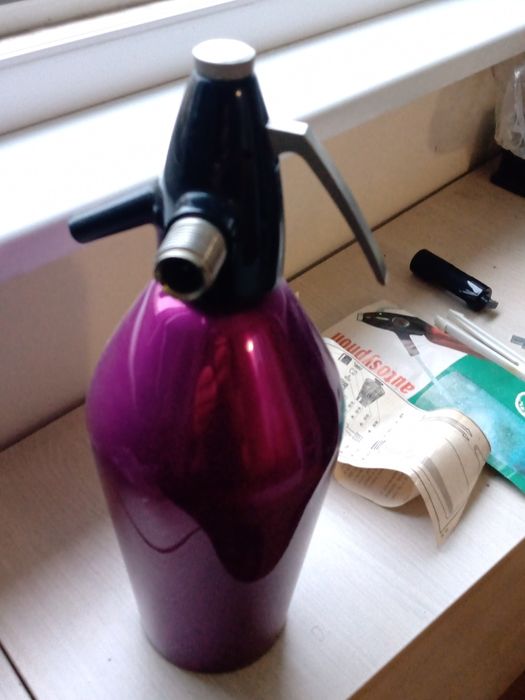 Винтидж бутилка за  направа на газирани напитки.