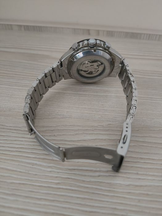 Мъжки часовник с метална каишка