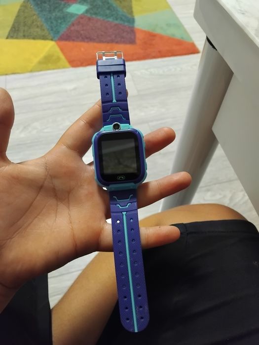 Vând husa pentru telefon iPhone 15 pro max si un ceas pentu copii