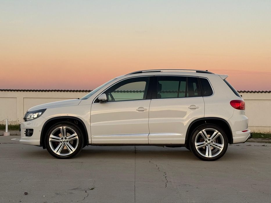 Volkswagen Tiguan R-Line / Dsg / Panoramic / Lane Assist / Webasto
