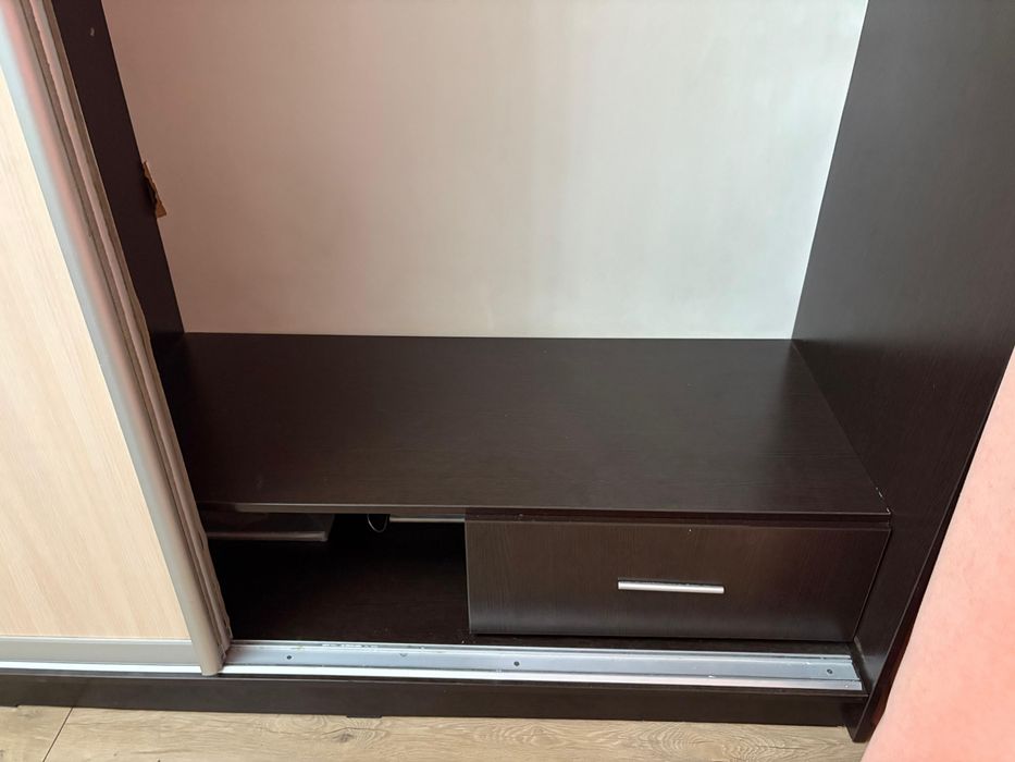 Шкаф купе с зеркалом