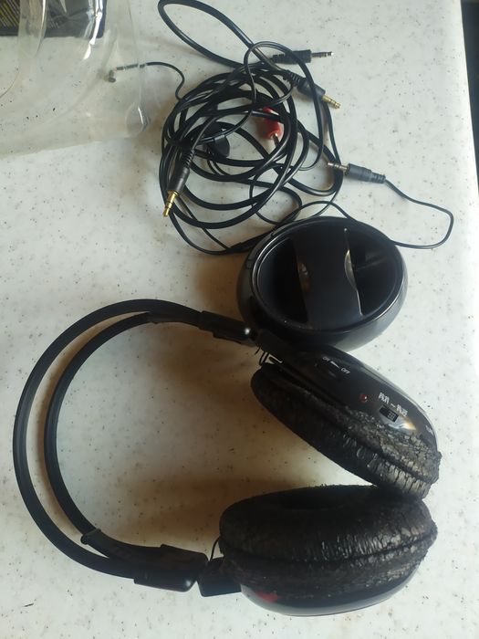 Продам наушники беспроводные 9в1 в хорошем состоянии