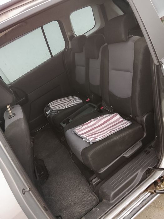 Vând mazda1,9 motorina