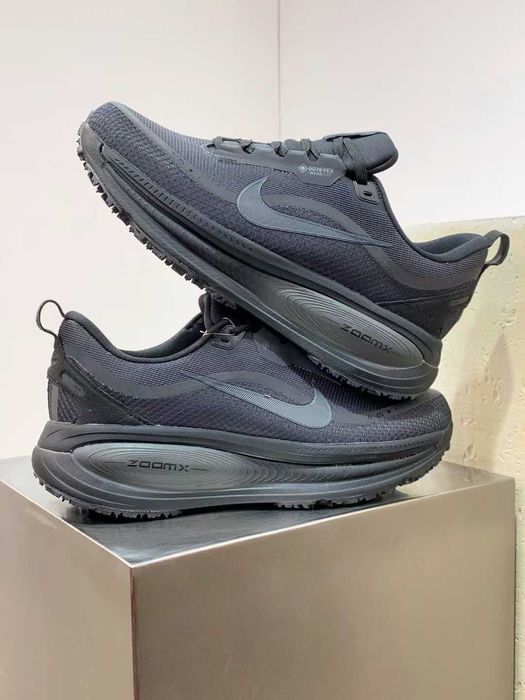 Продавам нови мъжки маратонки Nike Vomero 18 GTX black anthracite