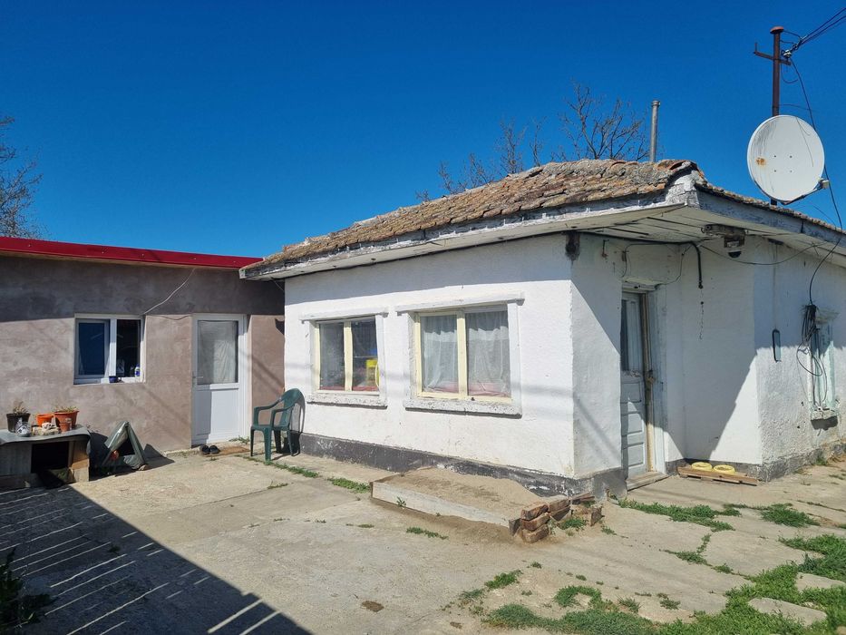 Casa de vanzare + teren la 30km de Constanta