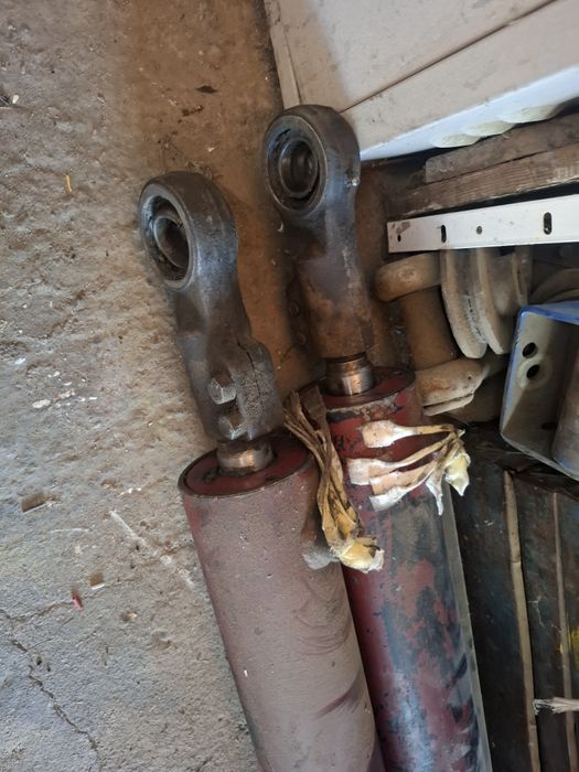 Хидравлични цилиндри