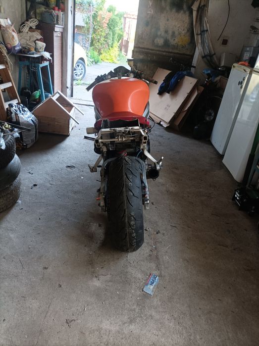 Хонда ЦБР 893 на части почти всичко налично.