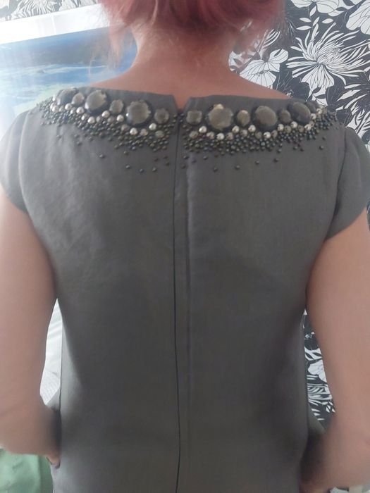 Дамска рокля,отговаря на размер м,много интересна,нашити камъни,от  me