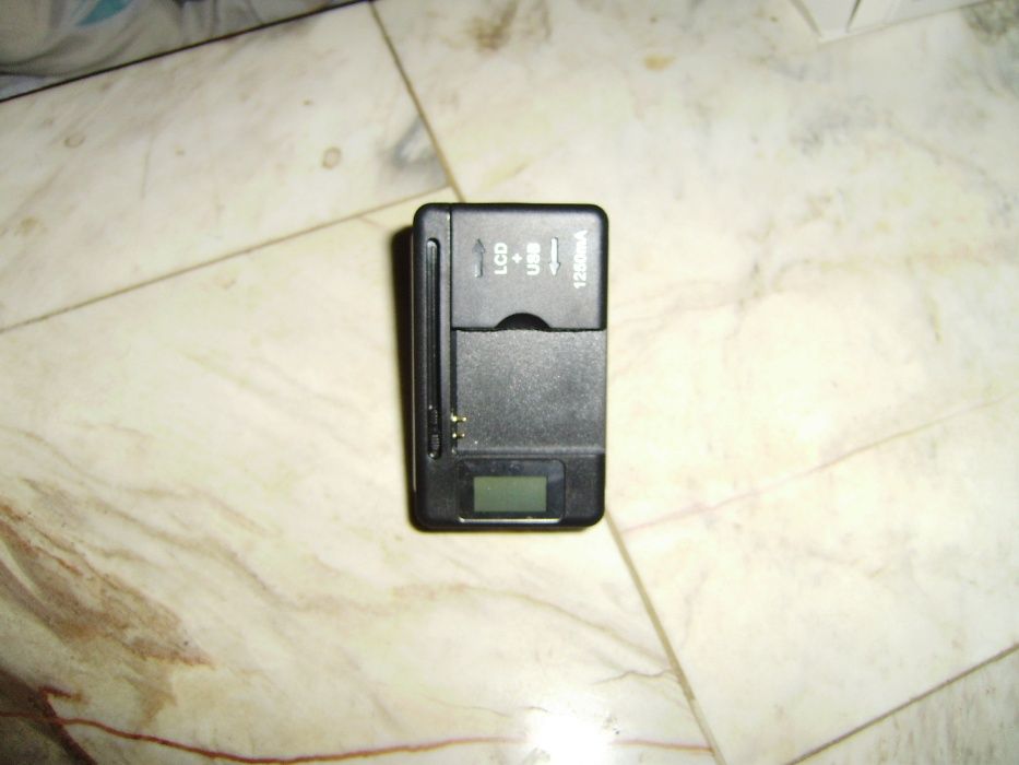 Продавам зарядно за всякакви батери Чисто Ново