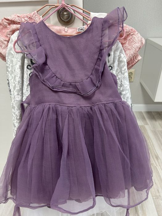 Продам недорого детские куртки, платья