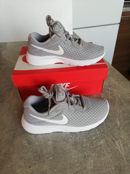 Маратонки Nike tanjin