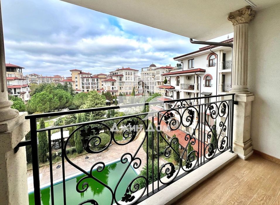 Стилен тристаен апартамент в к-с „Посейдон“, гр. Несебър