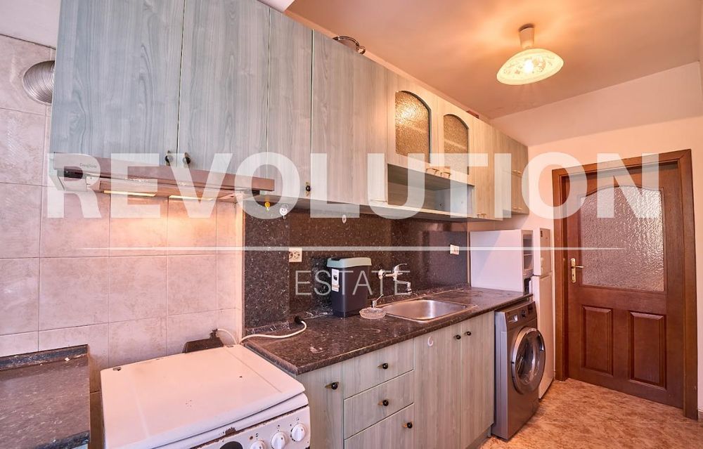 Дава се под наем Тристаен апартамент в Пловдив, Център - 100 кв.м за 460 € - Снимка #2