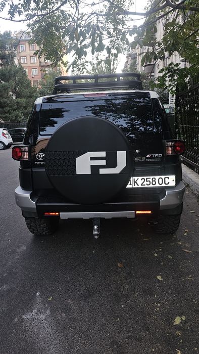 Toyota FJ Cruiser. Два бака 160 л.  Разрешение газ пропан.