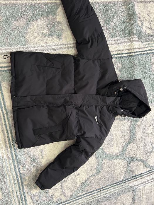 Зимняя куртка NIKE с капюшоном