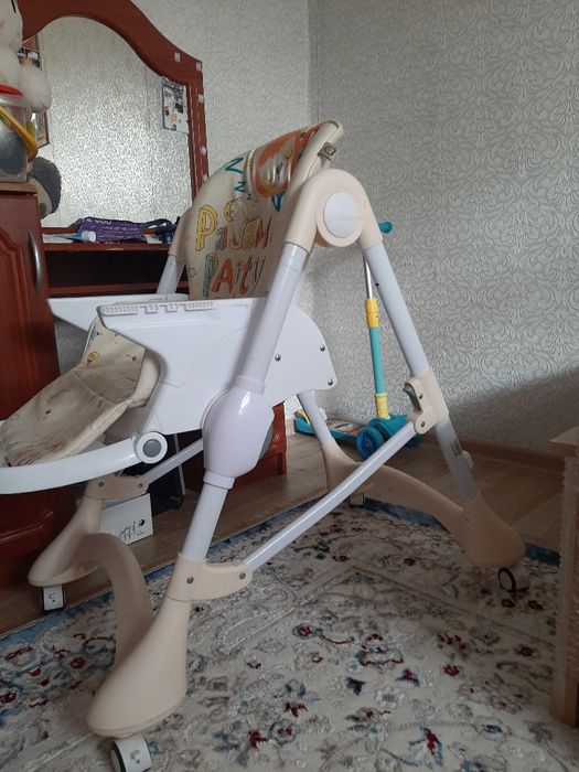 Продам стульчик для кормления HAPPY ANIMALS