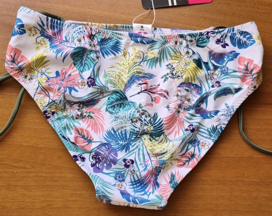 Долнище на бански