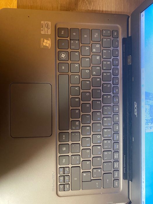 Vând laptop Acer aspire s3 super slim