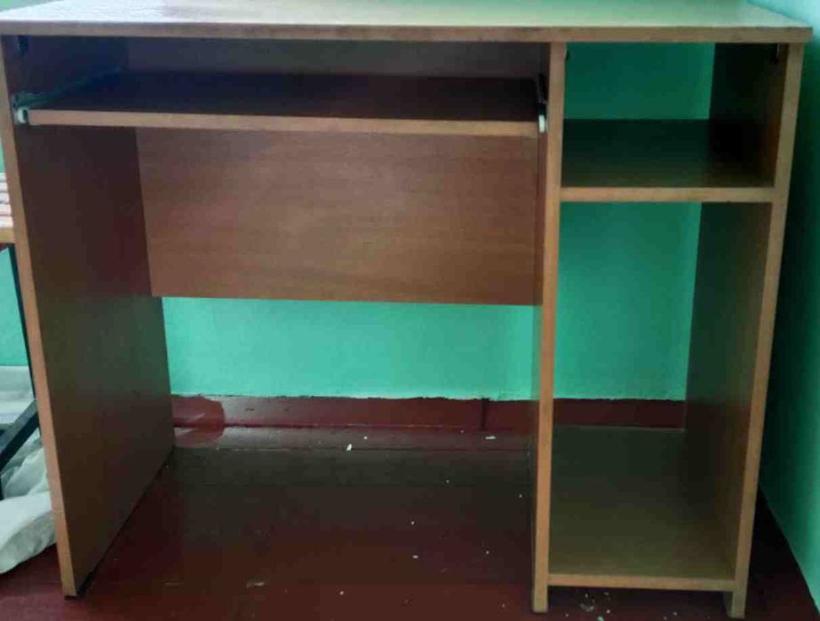 Продаётся письменный - компьютерный стол