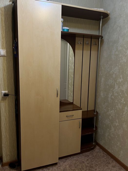 Прихожию продам срочно