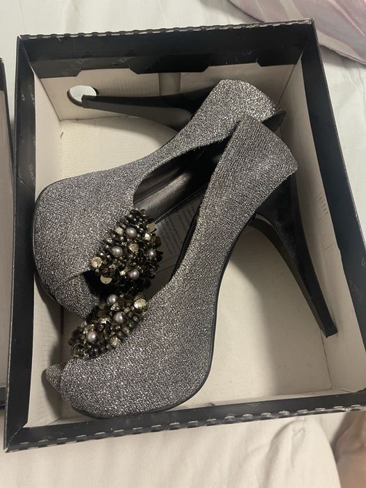Бални обувки Sara Pen, носени веднъж