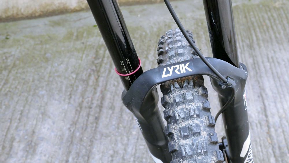 YT Capra CF Comp, ендуро, карбон 13.2 кг, 170 мм ход, RS Lyrik RC3