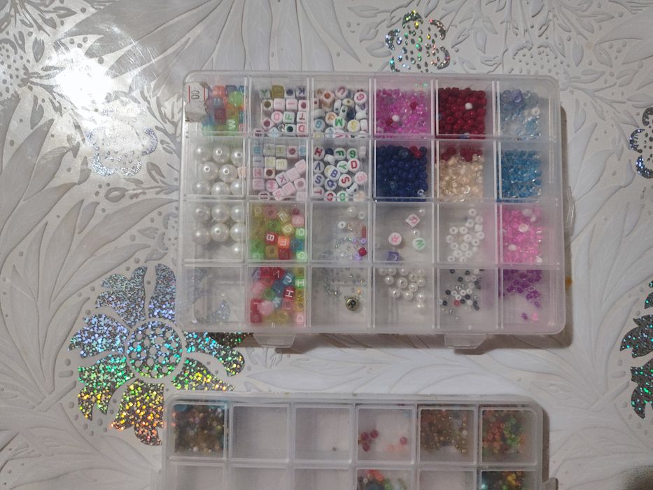 Продам бисер обе пачки за 1500 тенге б/у