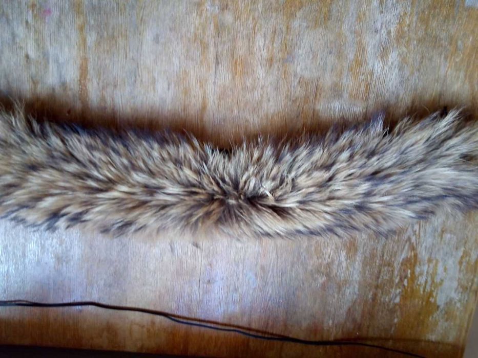 Лисий хвост, воротник из него.