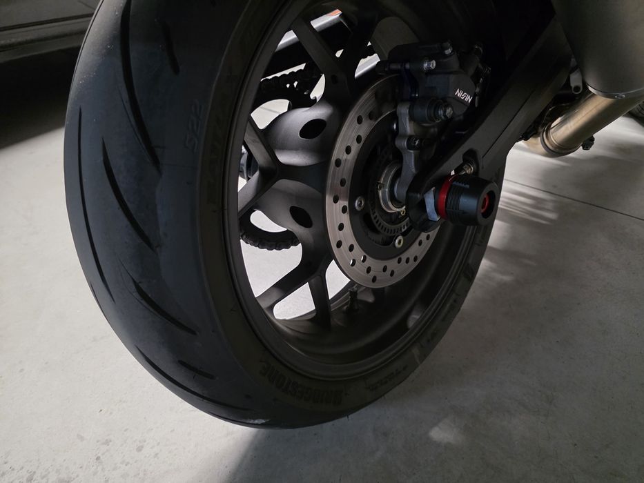 Honda Hornet CB1000 2025 / Schimb