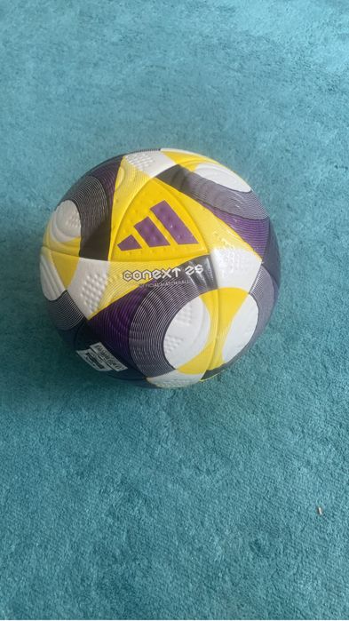 Футбольный мяч.