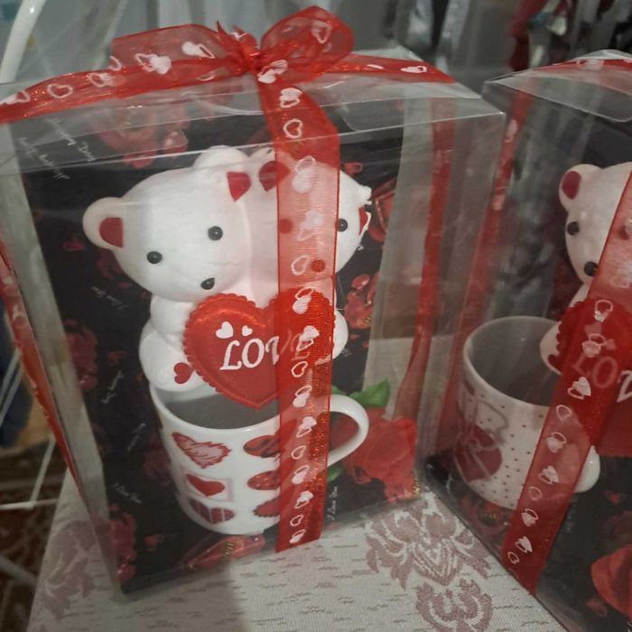 2 кутии с чаша, мече и роза