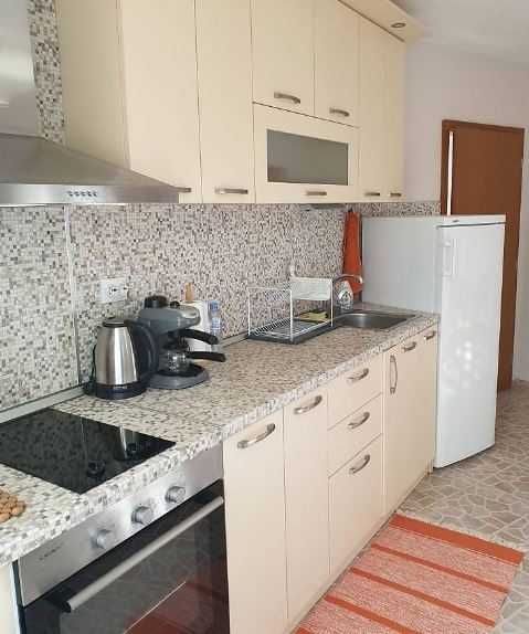 Дава се под наем Двустаен апартамент в Бургас, Център - 60 кв.м за 127.5 € - Снимка #2