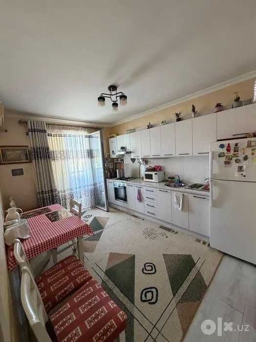 Besh Chinor 2 комнатная улица Махтумкули 70м2 с ремонтом