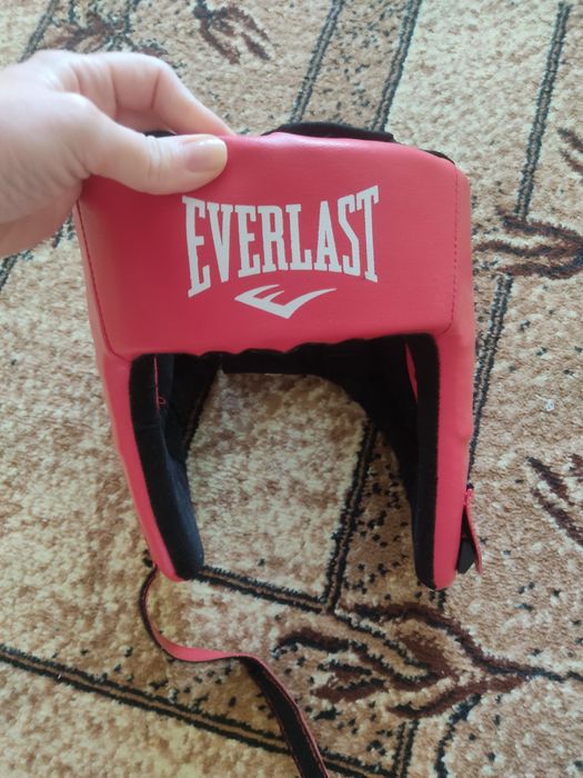 Продам боксерские перчатки и шлем: 3 000 тг. - Единоборства / бокс ...