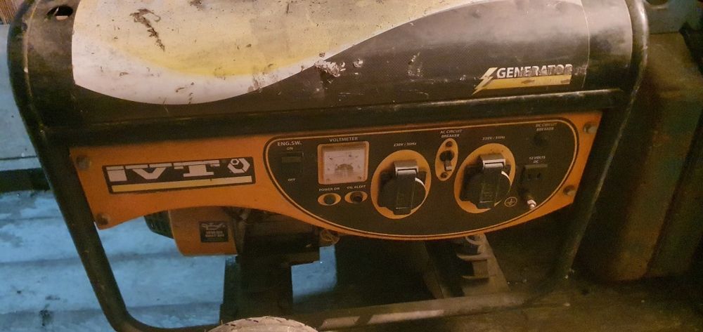 Продам бензиновый генератор