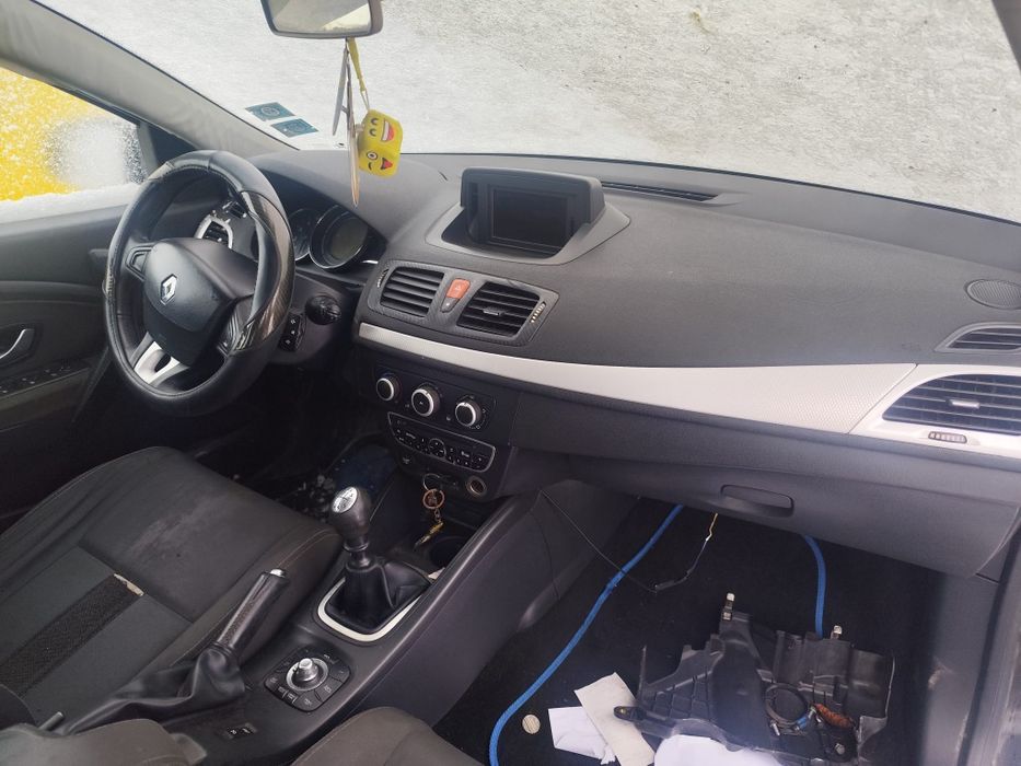 Dezmembrari vand piese renault megane  3 combi diesel  negru