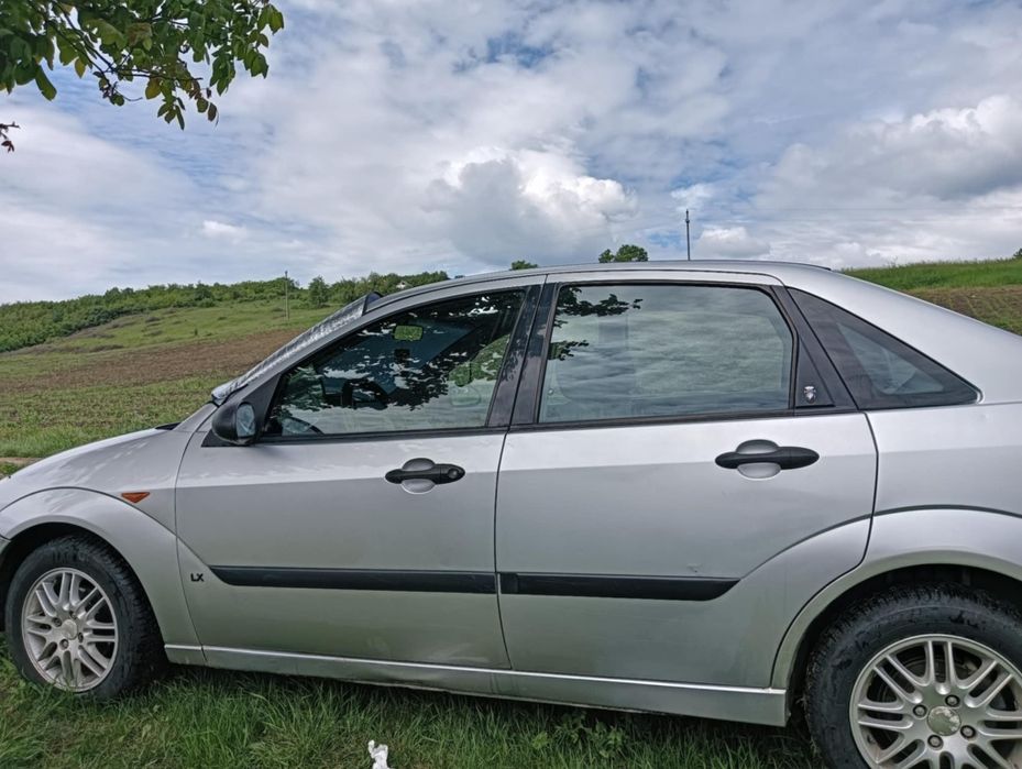 Vând sau schimb Ford focus 1.6 benzina