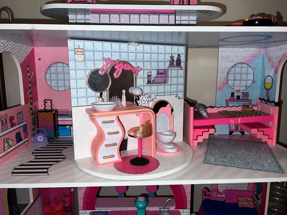 Căsuța LOL OMG pentru papusi