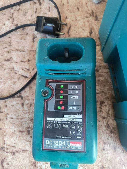 Винтоверт makita  ДС1804Т  18V 3000 mAH 54Wh