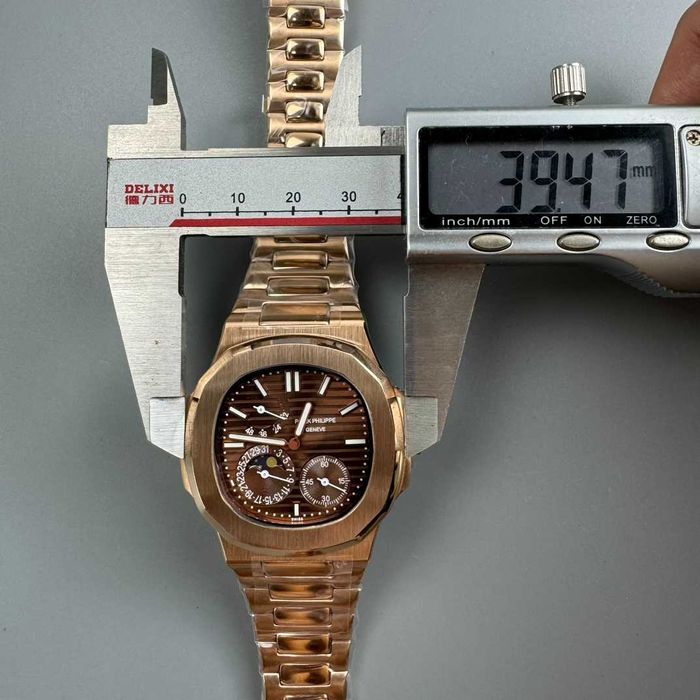 Patek Philippe Nautilus Brown 5712 cu mișcare automată