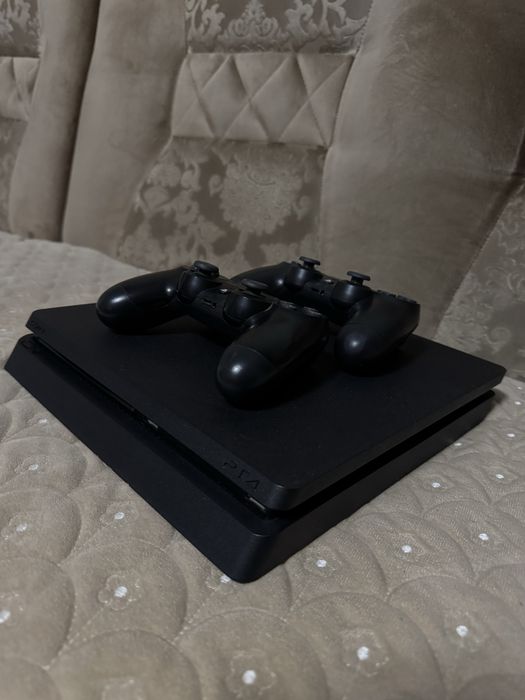 Продам пс4 слим 1000 гб в отличном состояние