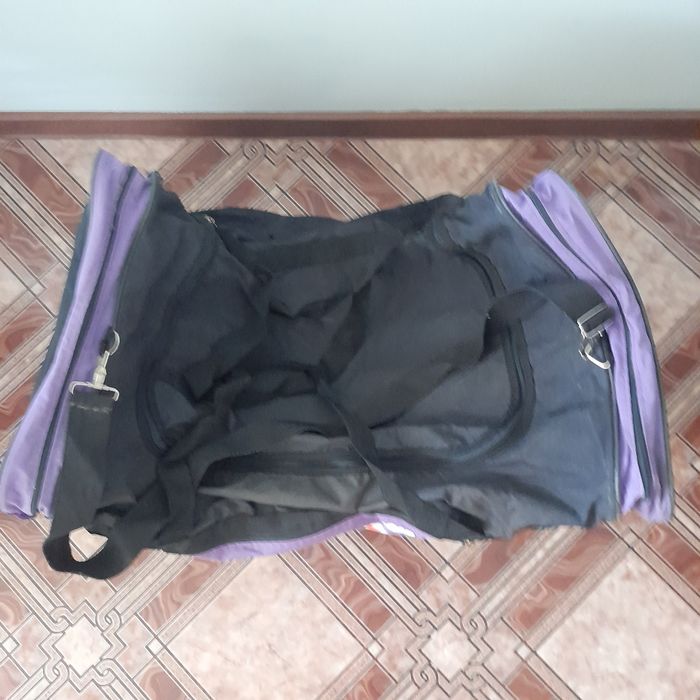 Сумку большую  бу продаю.